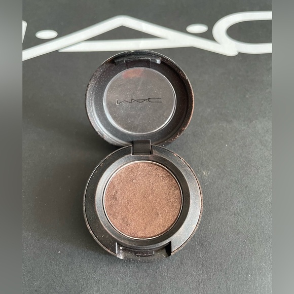 MAC eyeshadow in Buckwheat (discontinued) - Picture 1 of 4